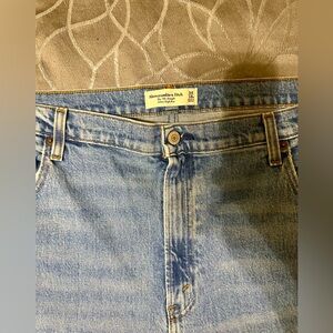 Abercrombie & Fitch 👖